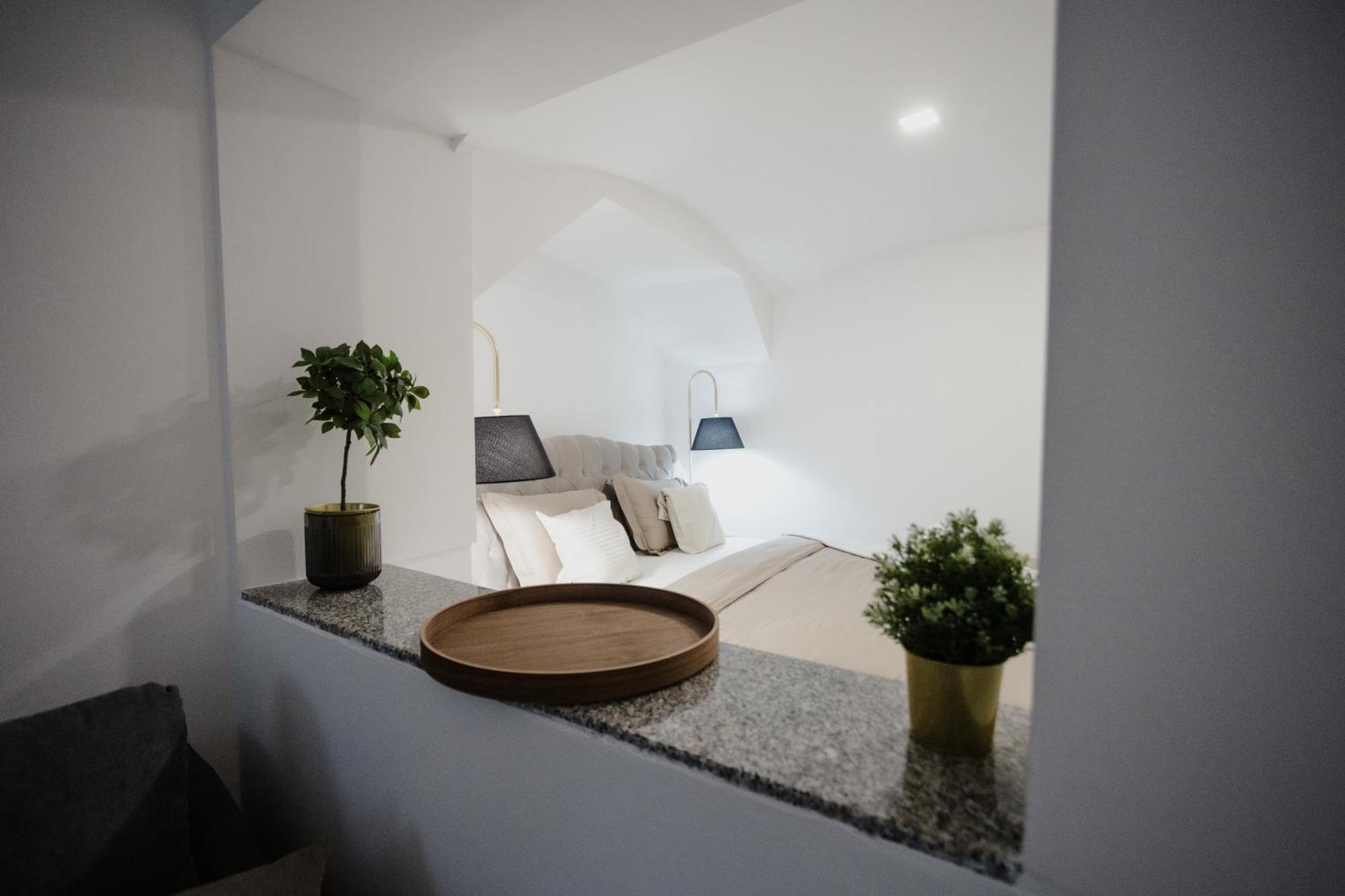 Luxury Apartment *